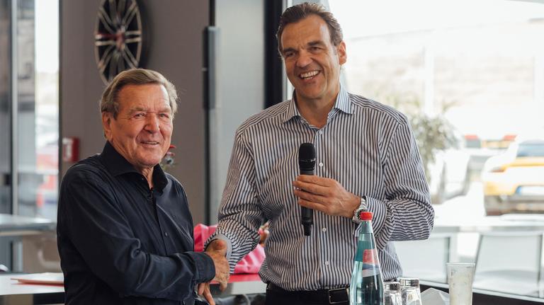 Die Personalie über das Ende der Zusammenarbeit zwischen Christoph Gröner und Altkanzler Gerhard Schröder erzielte 2022 die meisten Aufrufe.