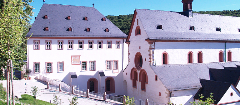 Schulungsgebäude (links) im Kloster Eberbach.