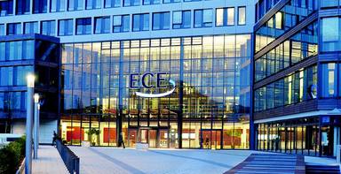 Der ECE-Firmensitz in Hamburg. Wer sich unter den vielen Bewerbern
hervorheben will, sollte die komplexen Tätigkeitsfelder des Unternehmens
kennen. 