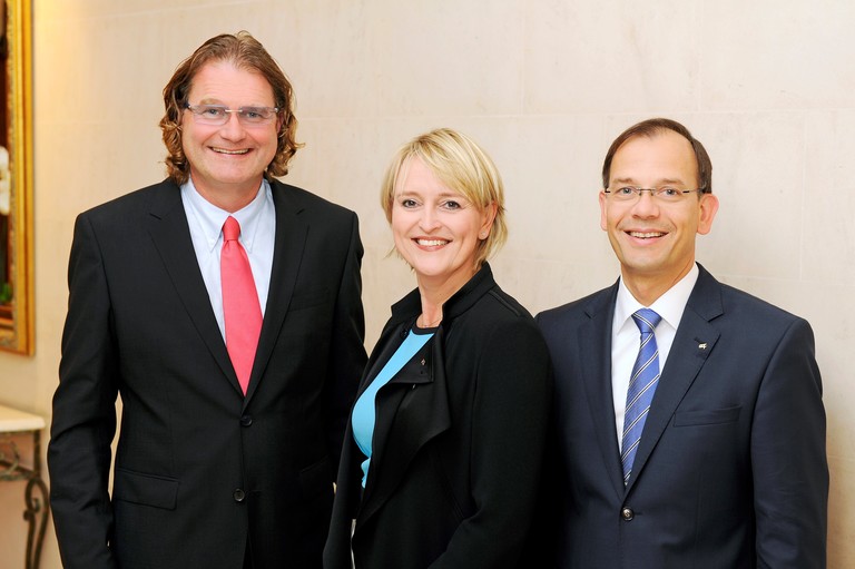 Der neu gewählte GCSC-Vorstand (v.l.n.r.): Markus Trojansky (dm), Christine Hager (JLL) und Klaus Striebich (ECE).