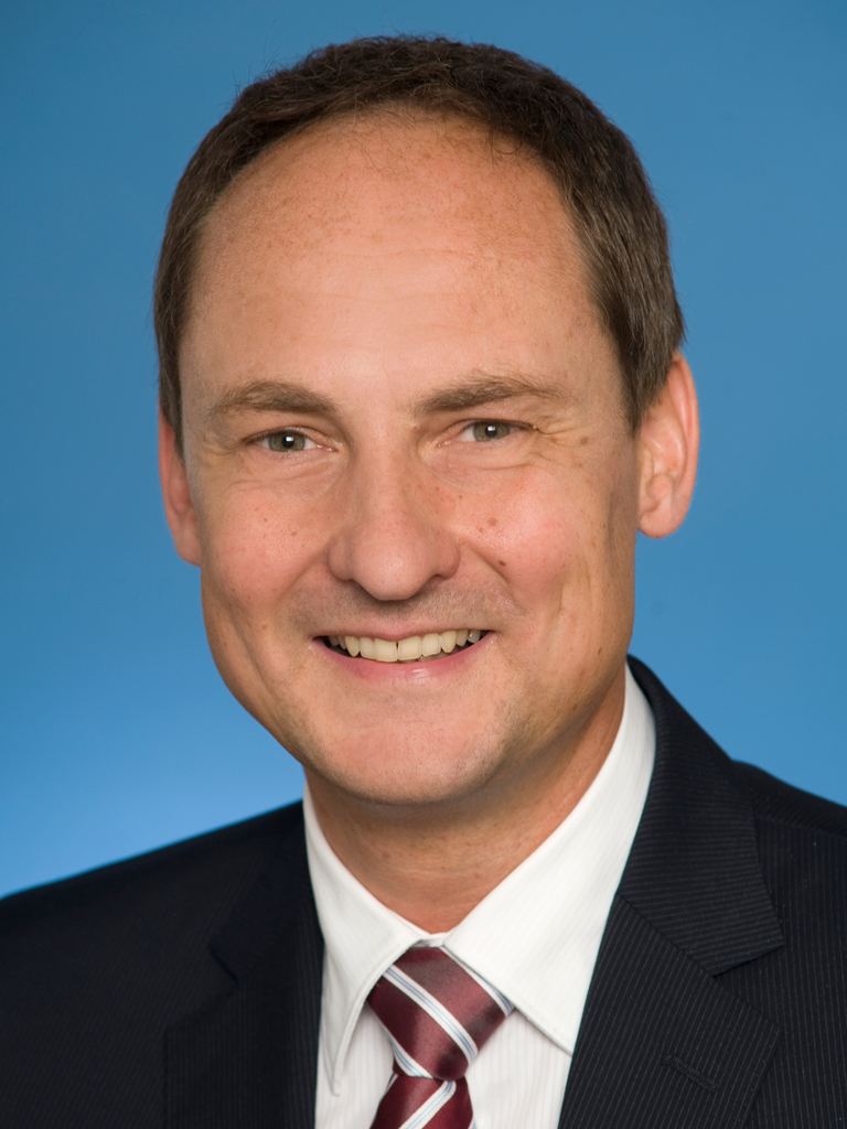 Dr. Stefan Klomfass.