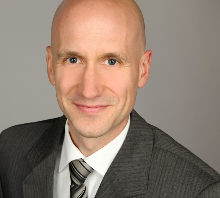 Prof. Dr. Jan Specht.