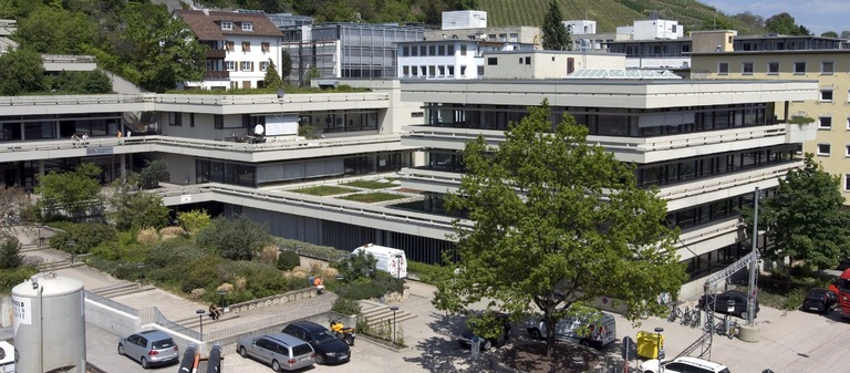 An der DHBW Dualen Hochschule Baden-Württemberg wird mit dem Projekt InnoProDual ein Modell für die Hochschule im Jahr 2020 entwickelt. Die Hochschule will u.a. Studienzentren einführen und einen akademischen Mittelbau etablieren.