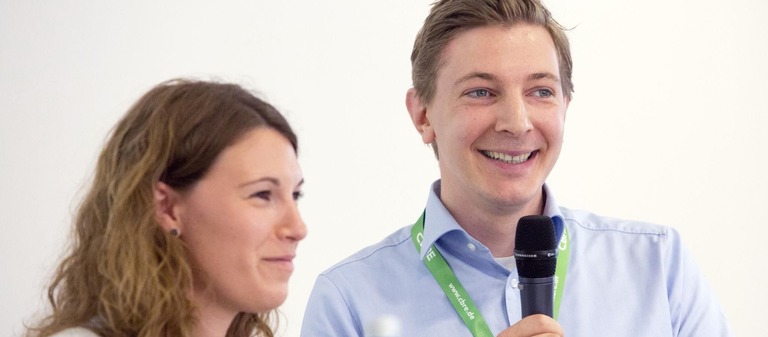 Die beiden Junior-Projektentwickler Sonja Tünnissen und Jonathan Berlipp stellten auf dem IZ-Karriereforum ihren Beruf vor. 