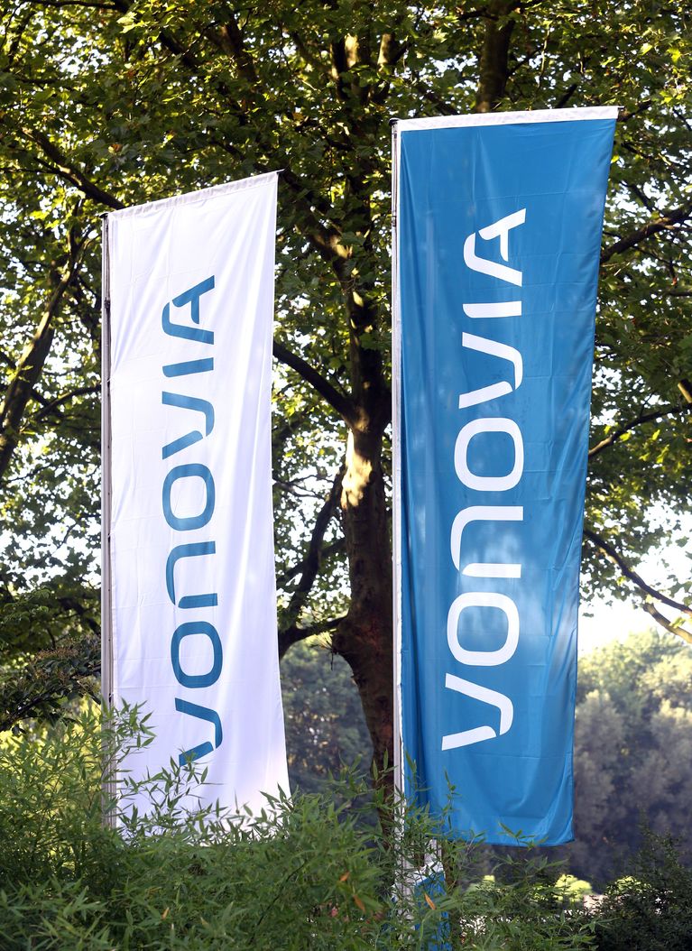Vor einem Jahr wurde die Deutsche Annington in Vonovia umgeflaggt. Vor dem Duisburger Kundencenter von Vonovia zeigte nun die Gewerkschaft ver.di Flagge.