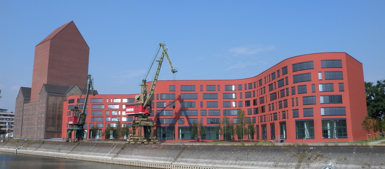 Sollte 30 Mio. Euro kosten, daraus wurden schließlich 200 Mio. Euro: das Landesarchiv Nordrhein-Westfalen im Duisburger Innenhafen. 