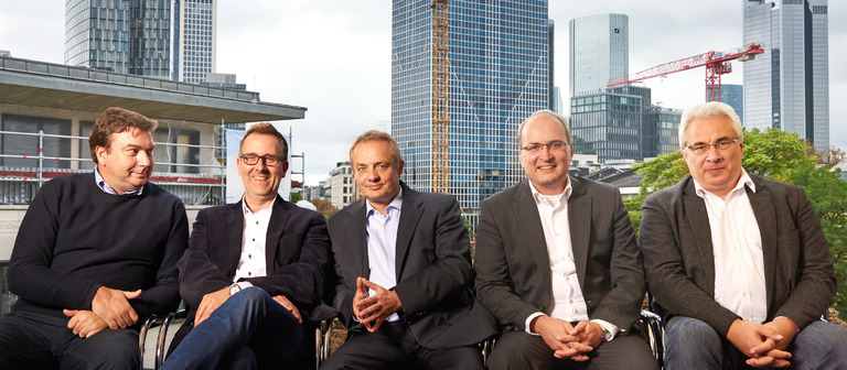 Fast schon wie das berühmte Bild vom "Lunch atop a Skyscraper": das REC-Management-Team, bestehend aus (von links) Tudor Popp, Chef der Bukarester Niederlassung, sowie den Geschäftsführern Holger Wille, Jens Dehnbostel, Tarkan Barin und Andreas Schlote.