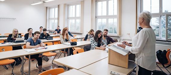 Quelle: Staatliche Studienakademie Leipzig, Urheber: Mario Schmitt Quelle: Staatliche Studienakademie Leipzig, Urheber: Mario Schmitt