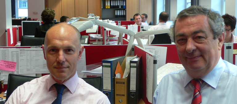Rod Jones (r.) 2007 mit Henry Robinson im Frankfurter Büro von Drivers Jonas.